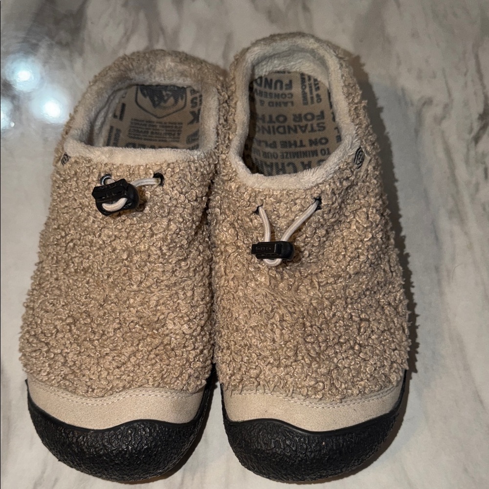 KEEN Women’s Howser III Teddy Fur Slip On Comfy Indoor Outdoor Slides Shoes NEW - Picture 5 of 8